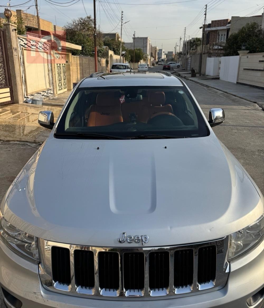 جیپ گراند شیرۆکی